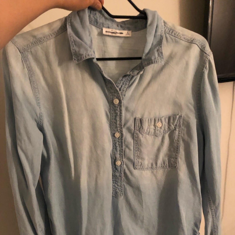 NWT Abercrombie and Fitch ombré chambray top